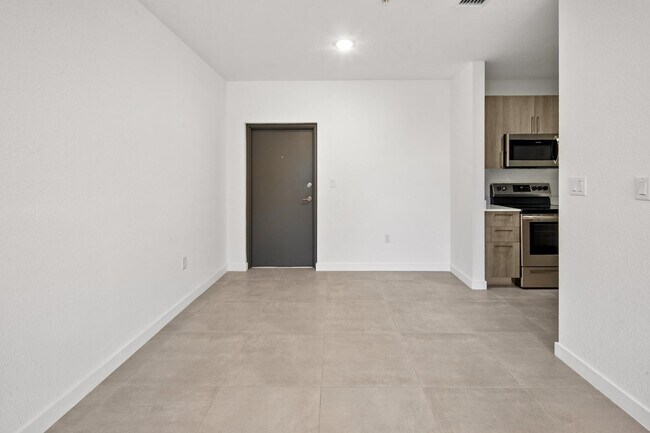 Foto del edificio - 1295 W 69th St