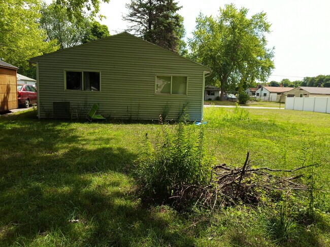 Building Photo - 2717 Dorothy Ave NE