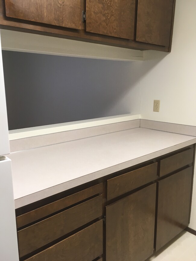 Kitchen counter - 130 Garfield St