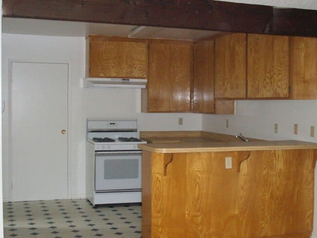 Building Photo - 140 Van Nuys Ave