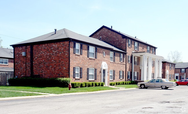 Whitfield Square - The Prairies Apartment Homes