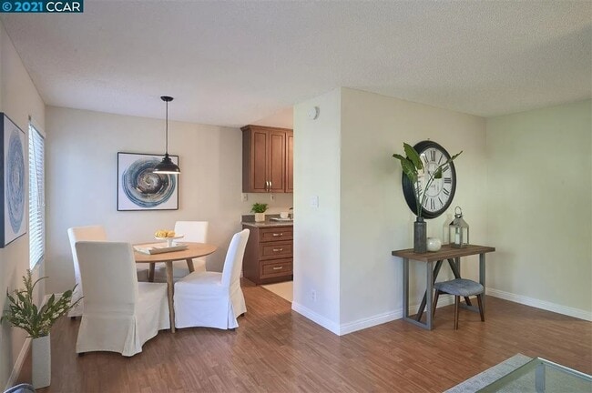 Foto del edificio - 2728 Oak Rd