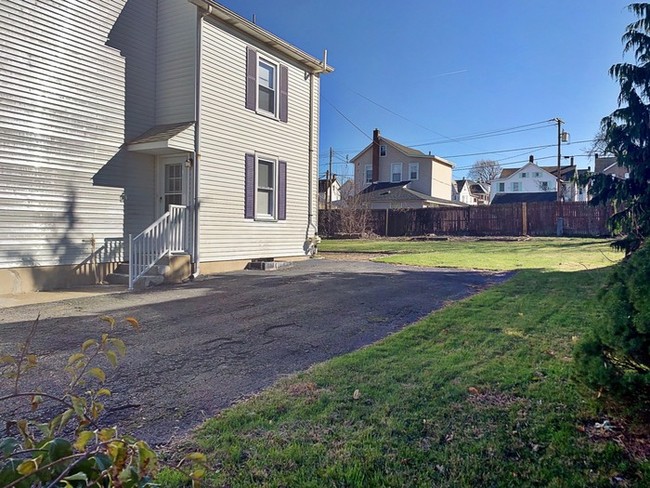 Building Photo - 78 Bennett St