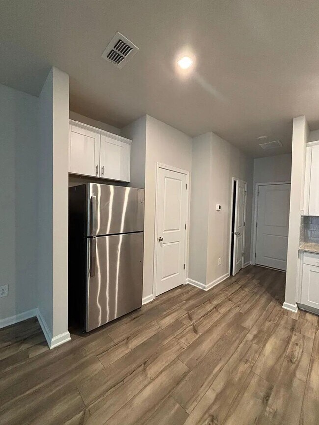 Foto del edificio - 1247 Sunny Lake Dr