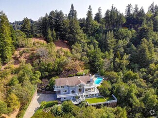 Building Photo - 216 Evergreen Dr