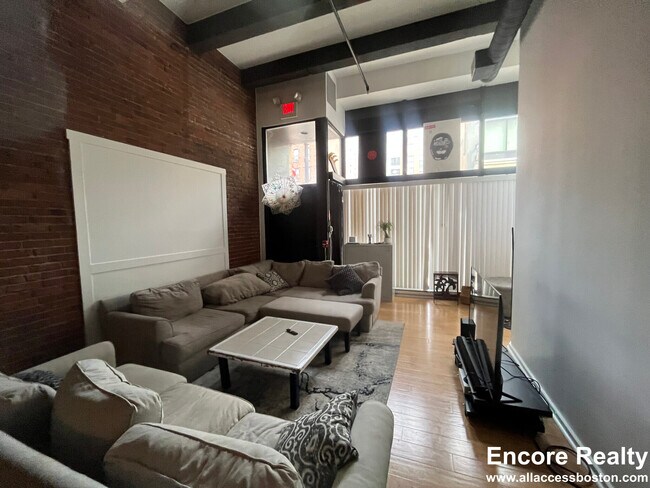 Building Photo - 254 Friend St