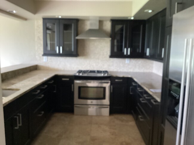 Building Photo - 2556 Navarra Dr