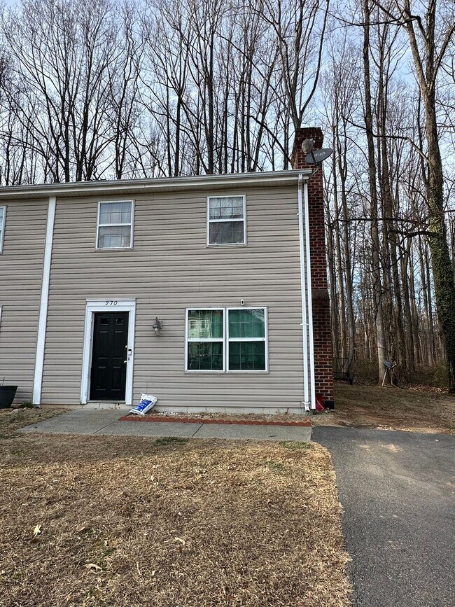 Building Photo - Albemarle Townhouse