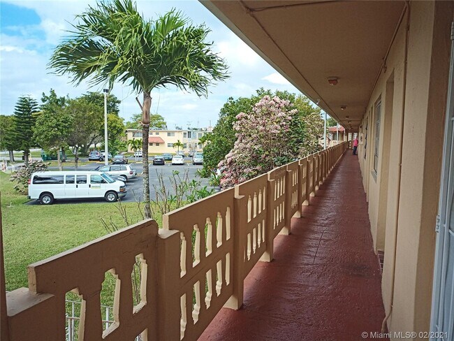 Building Photo - 20311 NE 2nd Ave