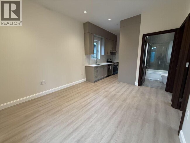 Photo du bâtiment - 1115 W 48th Ave