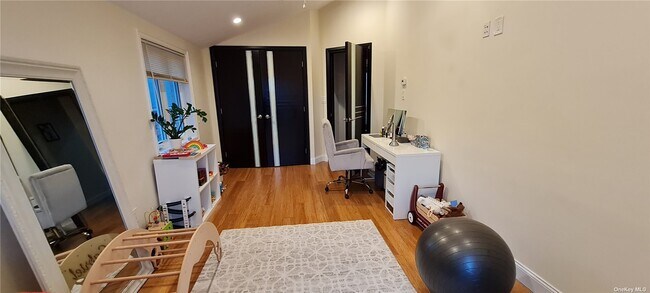 Building Photo - 63-33 Alderton St