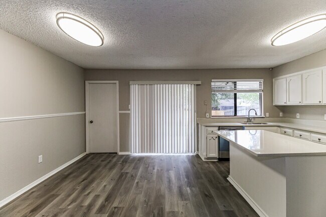 Foto del edificio - 6628 Brookdale Dr