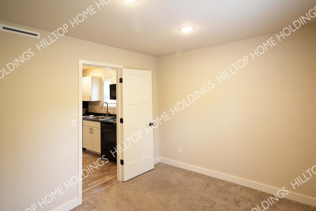 Building Photo - 17 Brookside Rd