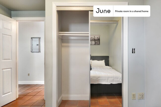 Foto del edificio - Room in Shared 5 bed/3 bath home