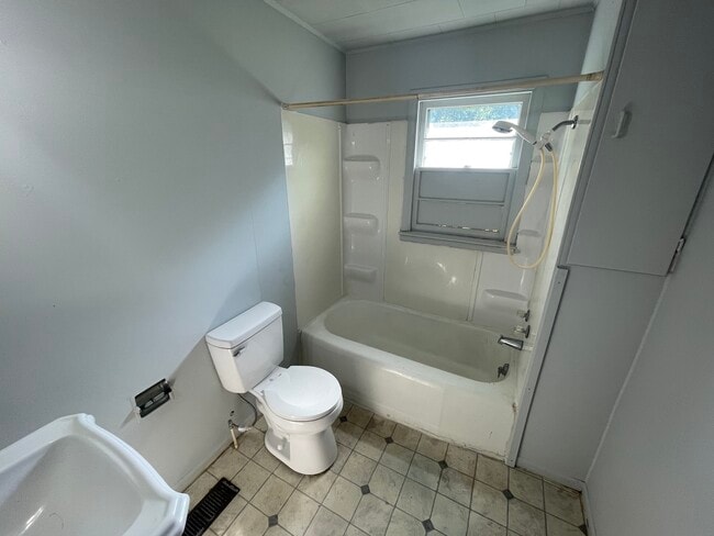 Building Photo - 100 Lane