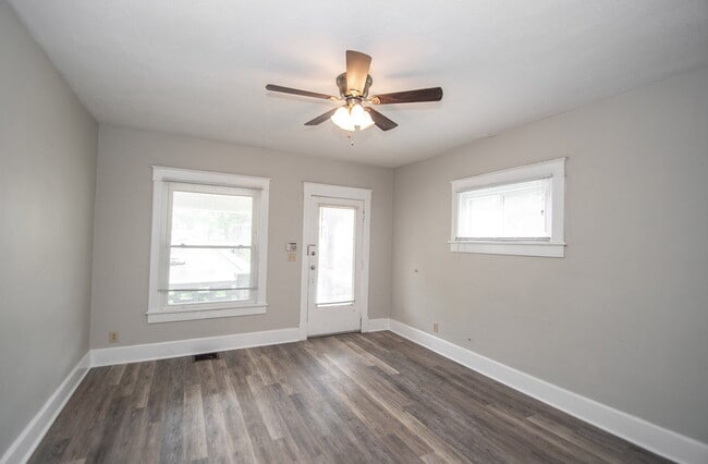 Foto del edificio - "Charming 3-Bed Duplex Retreat on E Ohio S...