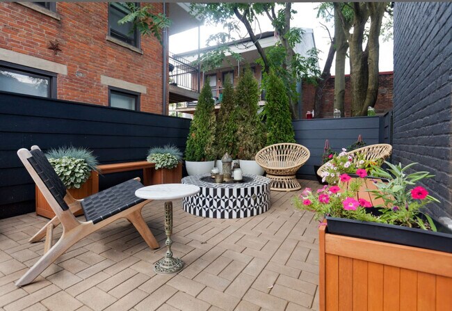 Building Photo - 202 Magnolia St