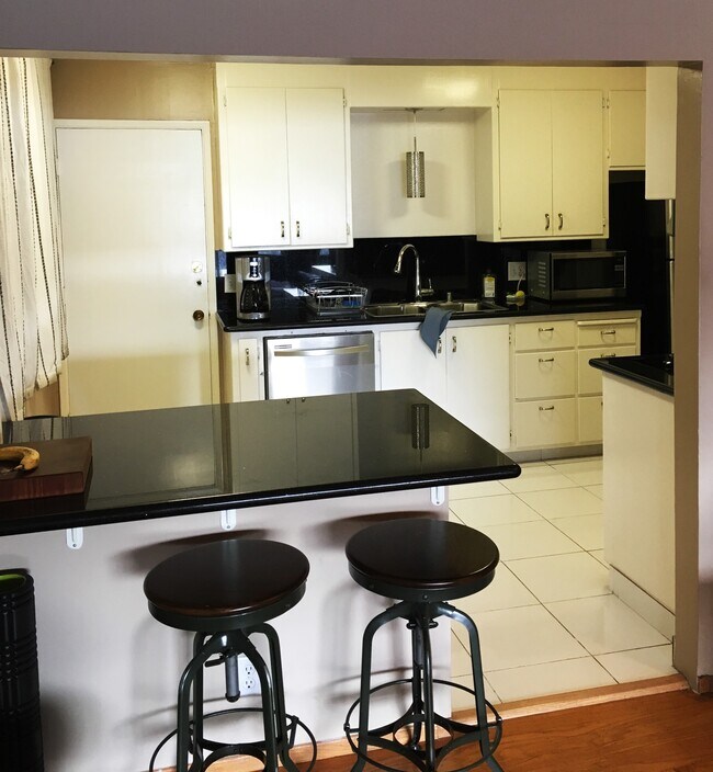 kitchen - 1930 Lakeshore Ave