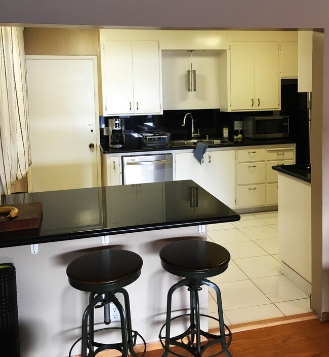 kitchen - 1930 Lakeshore Ave