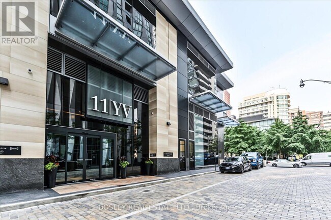 Photo du bâtiment - 11-4711 Yorkville Ave