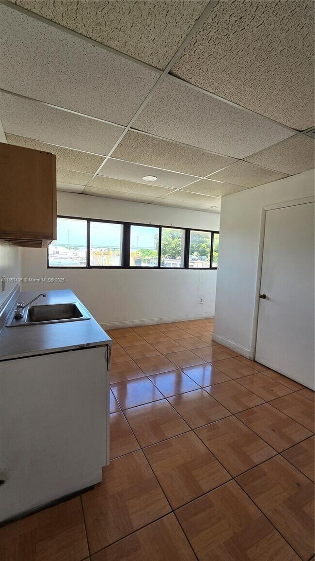 Foto del edificio - 3396 NW S River Dr