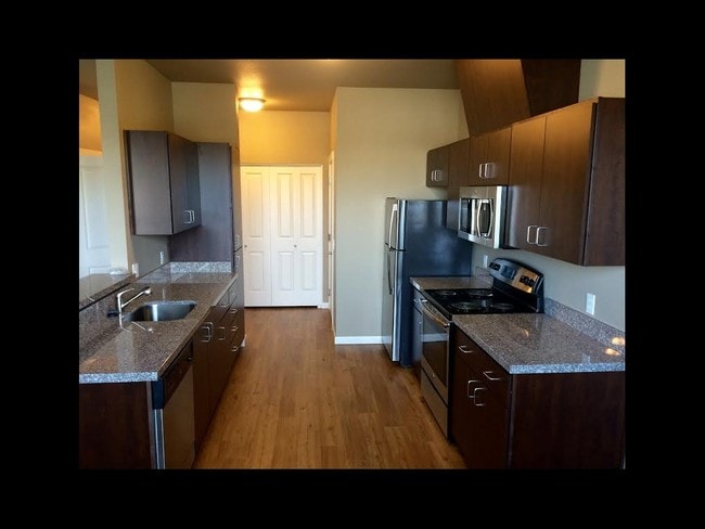 Building Photo - Encore Apartments – Modern Living in South Salem!