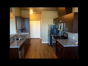 Building Photo - Encore Apartments – Modern Living in South Salem!