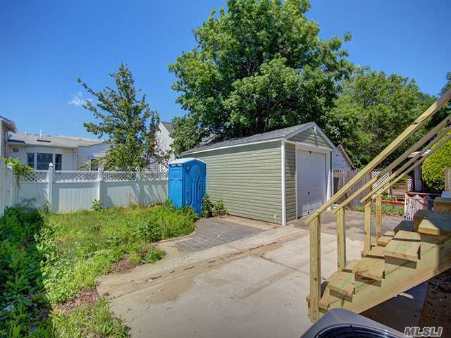 Foto del edificio - 2459 Walters Ct