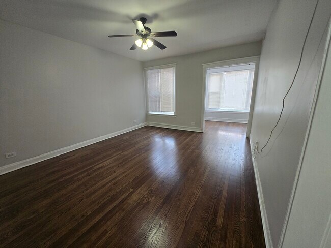 Foto del edificio - 6812 S Cornell Ave