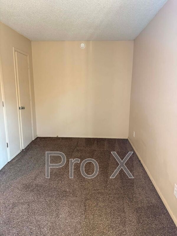 Foto del edificio - 926 N Goetz Blvd