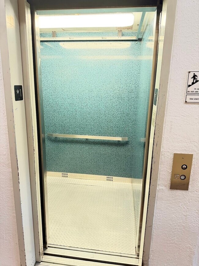 Foto del edificio - 839 W Sheridan Rd