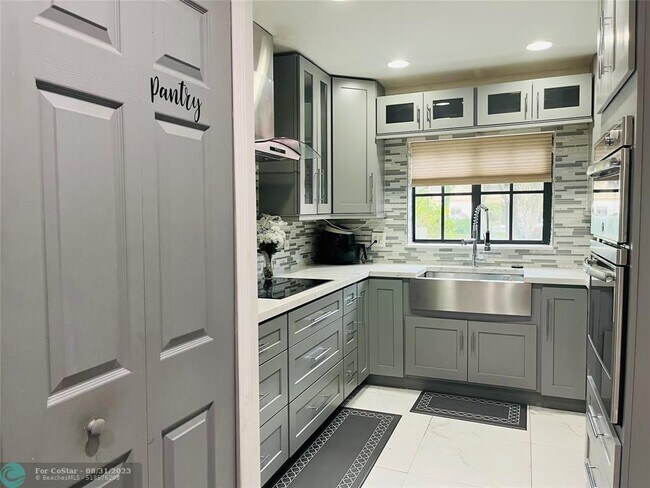 Foto del edificio - 3011 NW 48th Ave