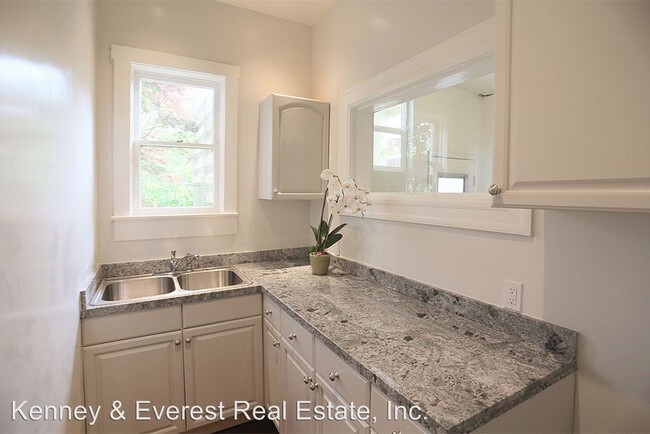 Building Photo - 3 br, 1 bath Apartment - 164A 5th Avenue