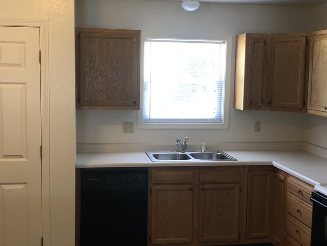 Cocina - 15130 Sprucevale Rd