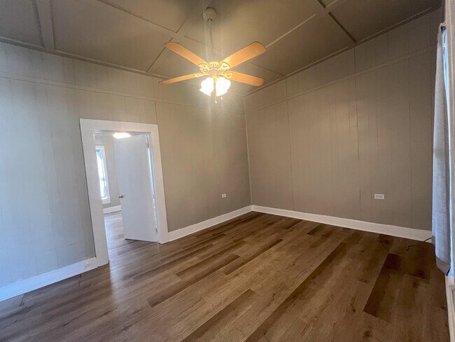 Building Photo - 304 N 17th St
