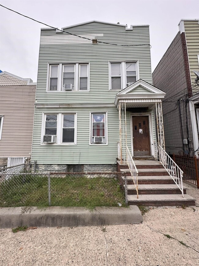 Building Photo - 240 Linden Ave