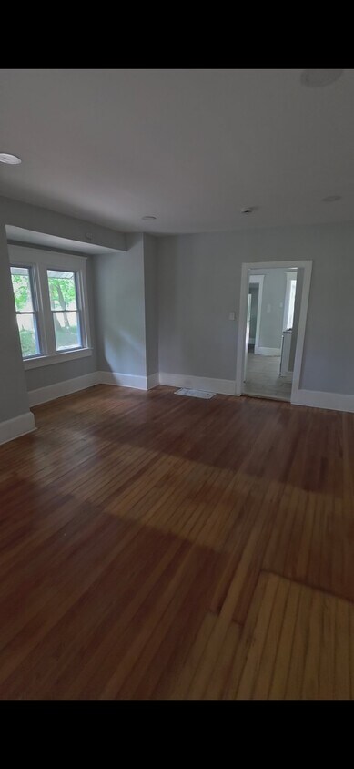 Building Photo - 351 N Spring Rd