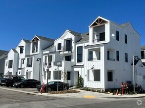 Building Photo - 1301 Bergamo Pl