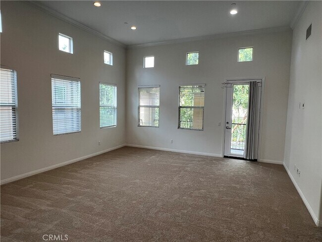 Building Photo - 104 Rose Arch