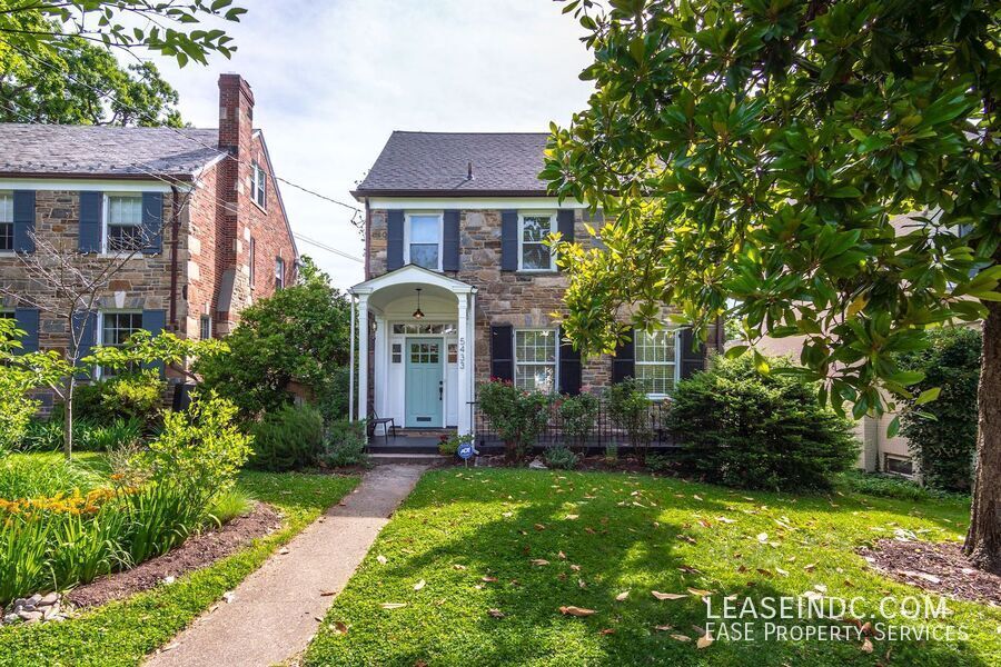 Foto principal - 5433 31st St NW