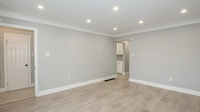 Building Photo - 144 Brentwood Dr