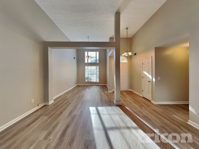 Building Photo - 6030 Savannah Dr