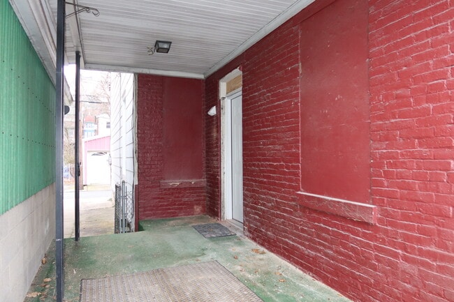 Building Photo - 255 W Rowe St