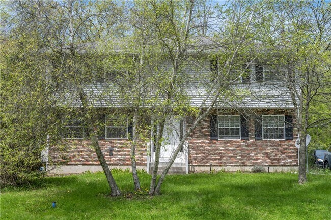 Building Photo - 298 Birchwood Dr N