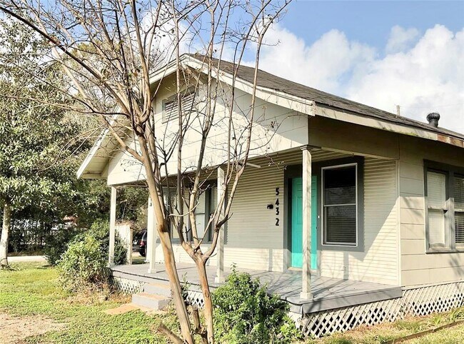 Building Photo - 5432 E 3rd St