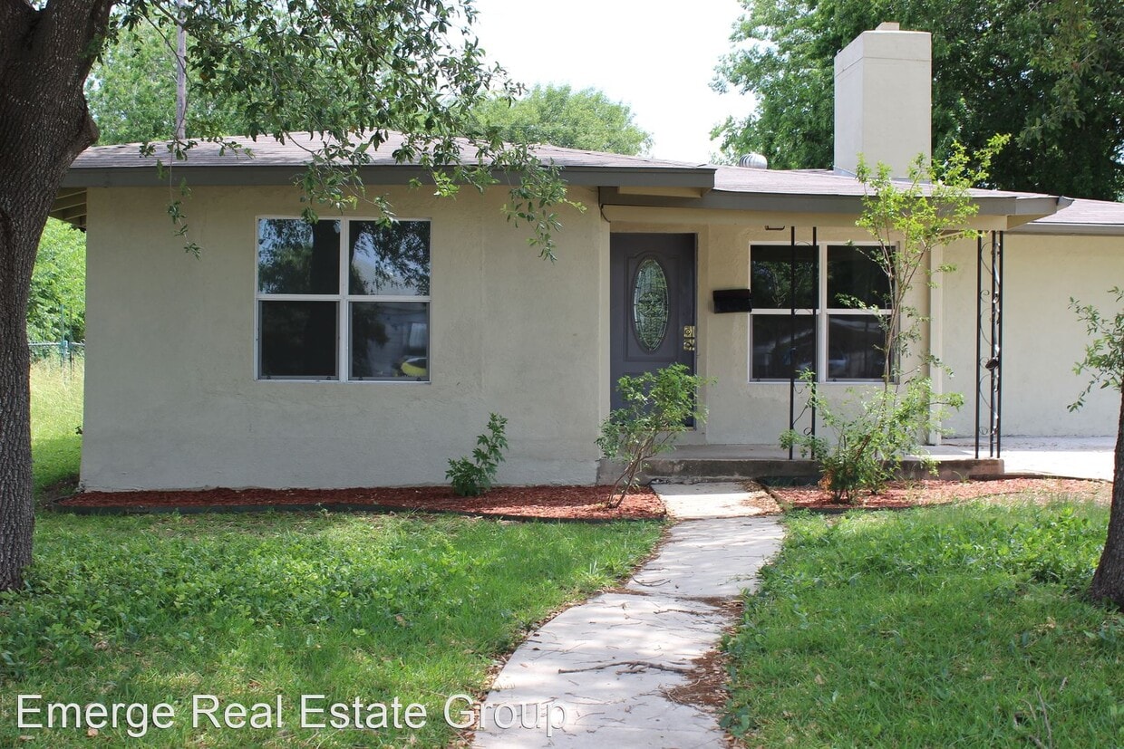 Primary Photo - 3 br, 1 bath House - 2626 W. Mistletoe