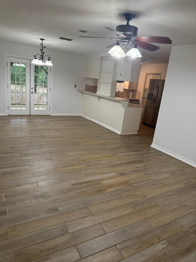 Building Photo - 304 Patriot Cir