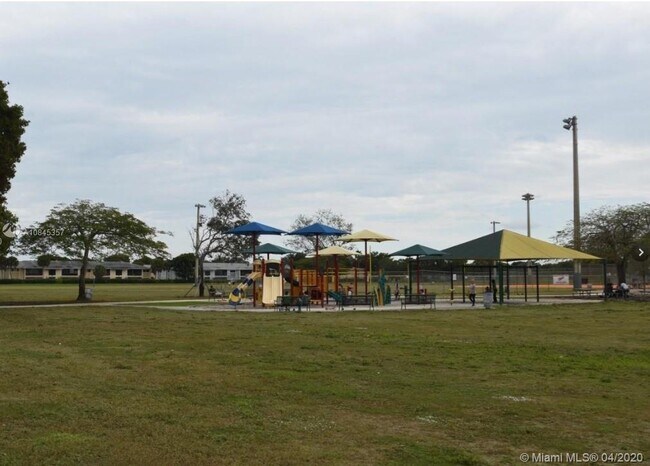 Foto del edificio - 9719 Hammocks Blvd