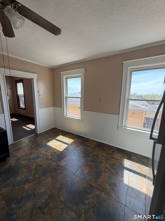 Building Photo - 60 Booth St