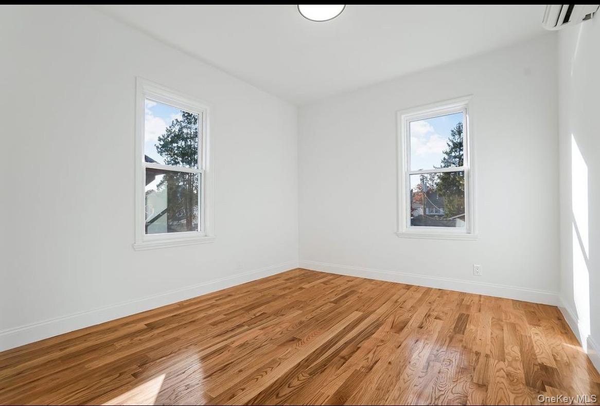 Foto del edificio - 167-16 43rd Ave